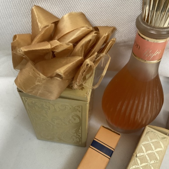 Vintage‎ Avon Lot Elusive Charisma Unforgettable Concealer Here's My Heart - Picture 7 of 16